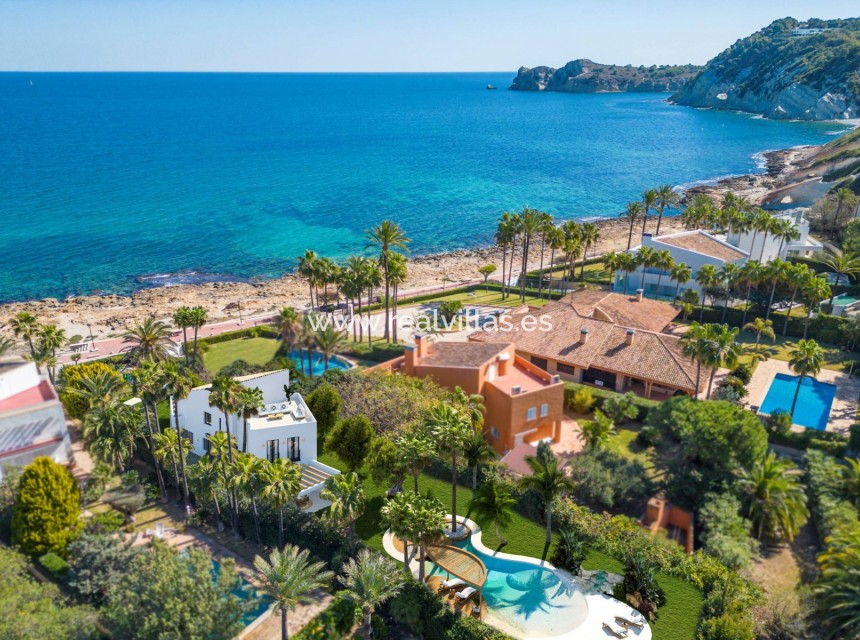 Resale - Chalet -
Jávea - Cala Blanca