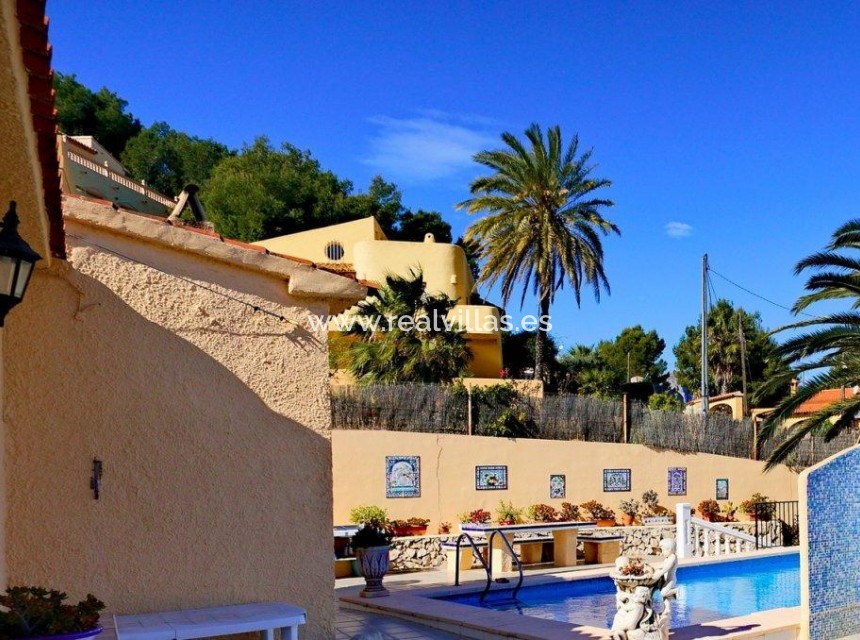 Resale - Villa -
Calpe - Cometa