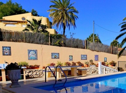 Resale - Villa -
Calpe - Cometa