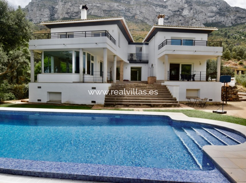 Resale - Villa -
Denia - El pinaret