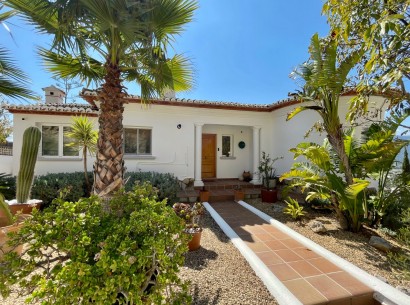 Resale - Villa -
Jalón