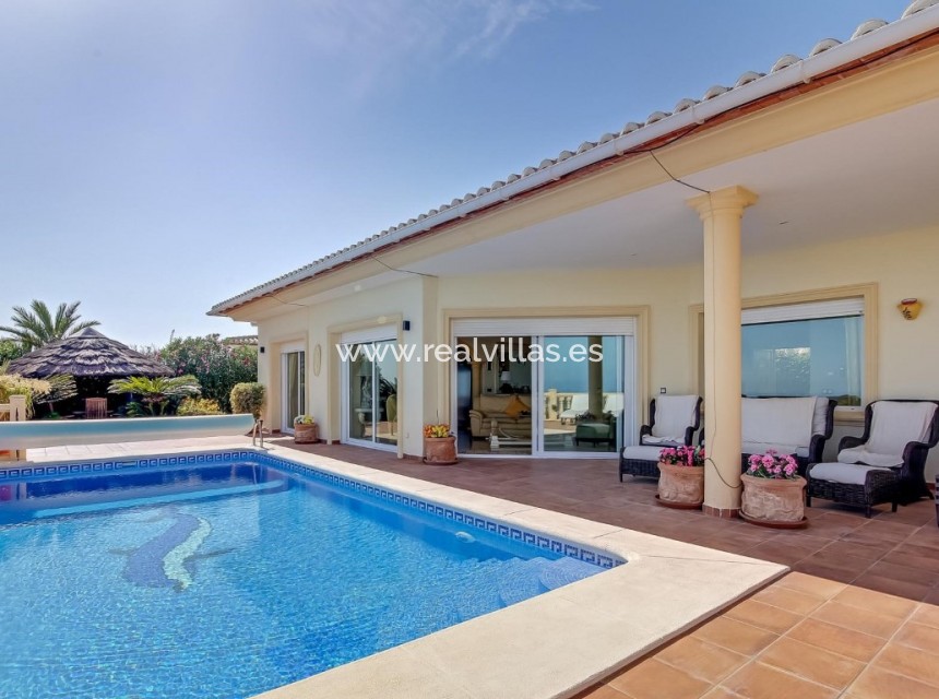 Resale - Villa -
Moraira - Benimeit
