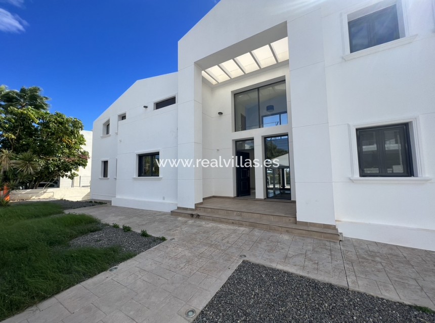 Resale - Villa -
Moraira