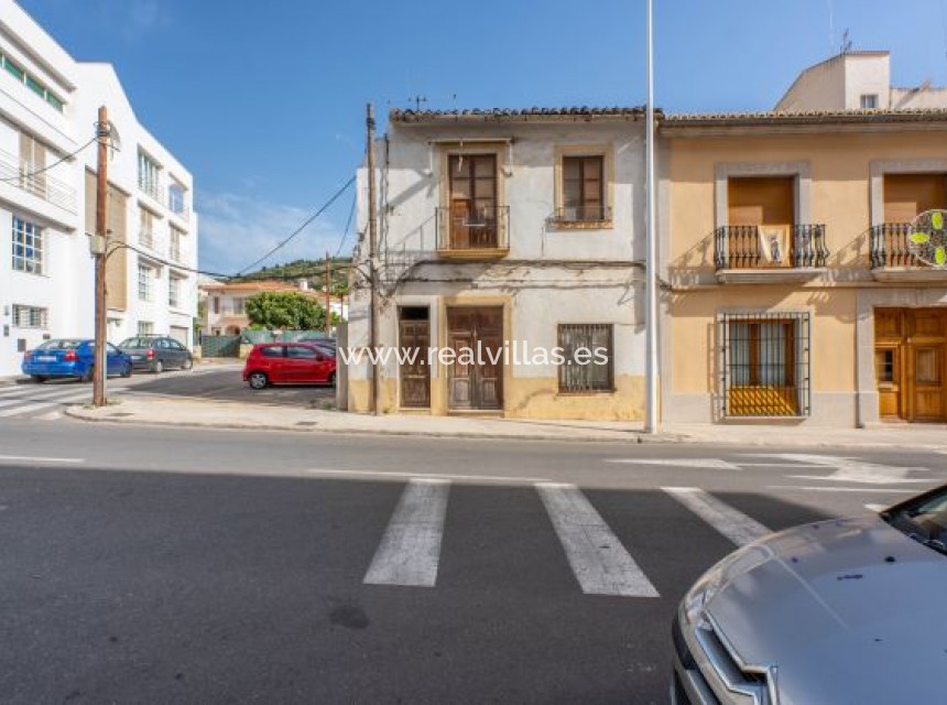 Sale - Building plot -
Jávea - Centre