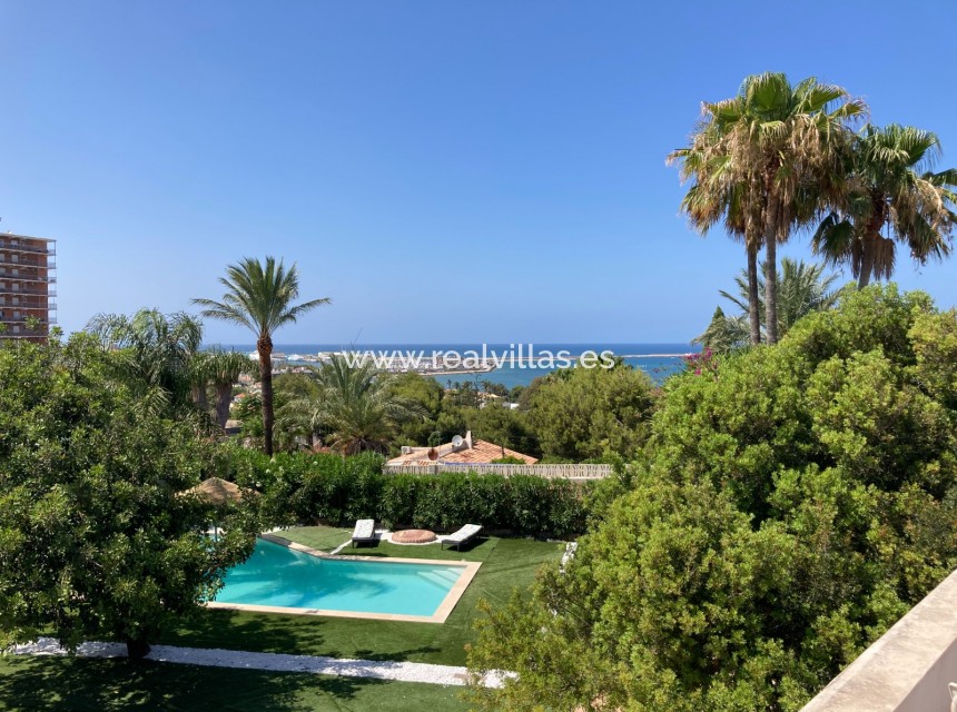 Sale - Villa -
Denia
