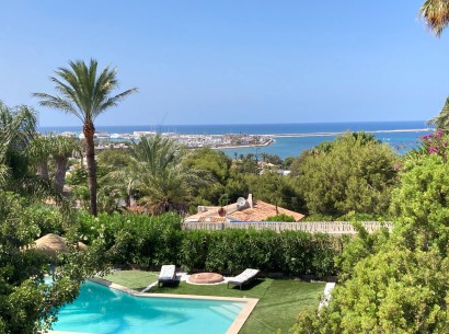 Sale - Villa -
Denia