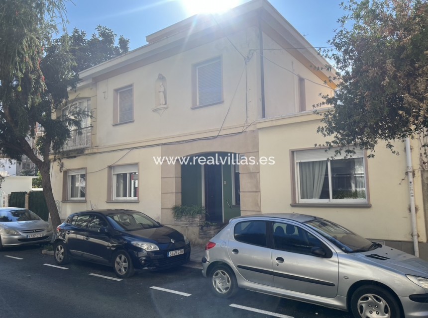 Venta - Villa -
Denia