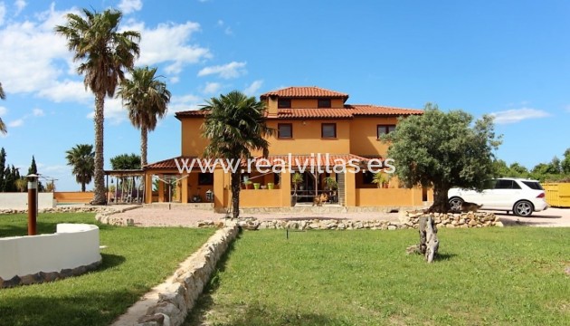 Villa - Sale - Pedreguer - Pedreguer