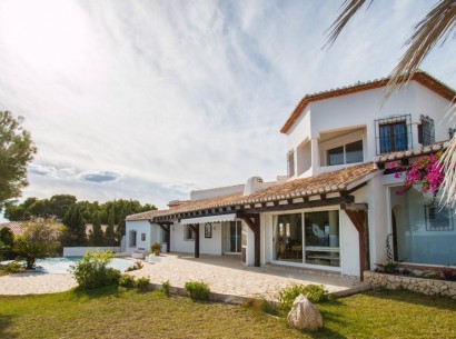 Sale - Villa -
Moraira