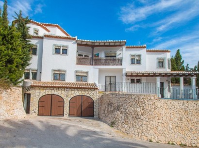 Sale - Villa -
Moraira