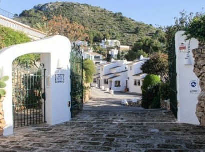 Sale - Bungalow -
Moraira - Portet