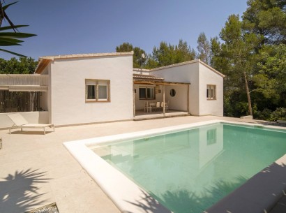 Sale - Country house -
Jávea - La Lluca