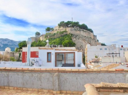 Resale - Villa -
Denia