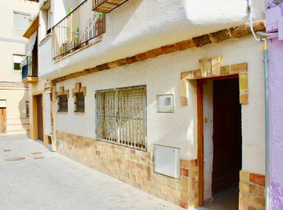 Resale - Villa -
Denia