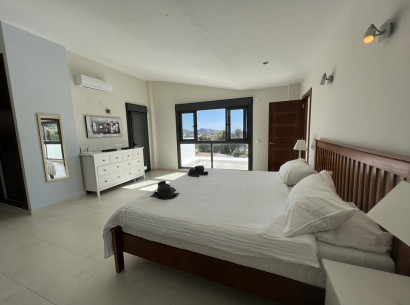 Sale - Villa -
Moraira