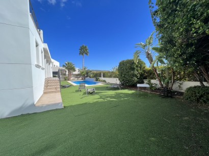 Sale - Villa -
Moraira