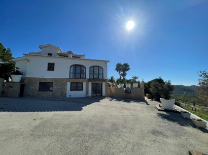 Revente - Finca / Country Property -
Benissa