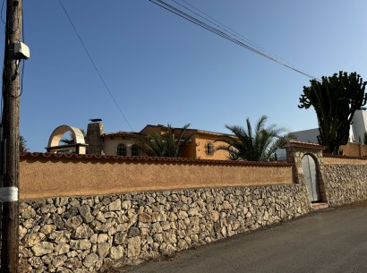 Sale - Chalet -
Benissa - Montemar