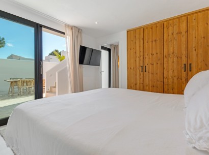 Sale - Villa -
Moraira