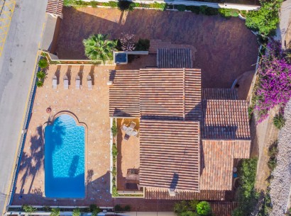 Sale - Villa -
Moraira - El Portet