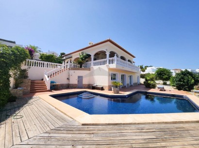 Resale - Villa -
Moraira