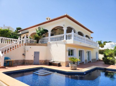 Resale - Villa -
Moraira