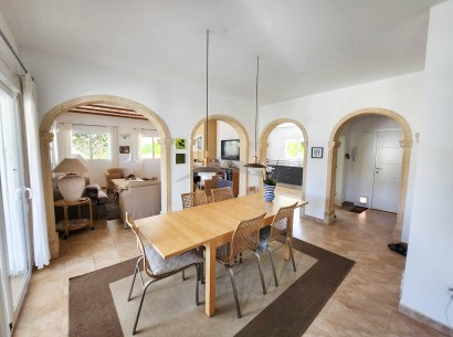 Resale - Villa -
Moraira