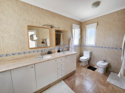 Resale - Villa -
Moraira
