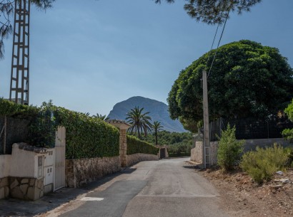 Sale - Building plot -
Jávea - Cap de San Antonio