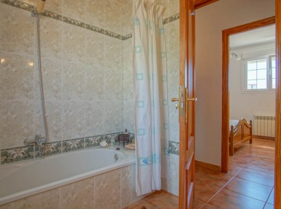 Resale - Villa -
Calpe - Partida La Calalga
