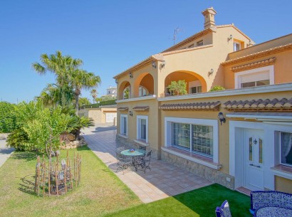 Resale - Villa -
Benissa - Fustera