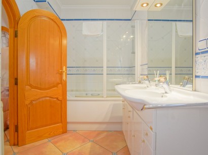 Resale - Villa -
Benissa - Fustera