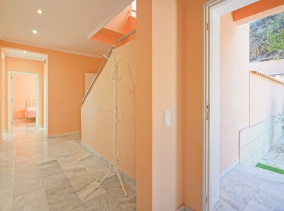 Resale - Villa -
Calpe - Oltamar