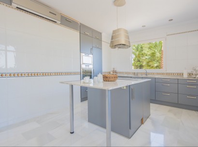 Resale - Villa -
Calpe - Oltamar