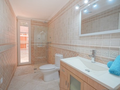 Resale - Villa -
Calpe - Oltamar