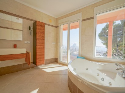 Resale - Villa -
Calpe - Oltamar
