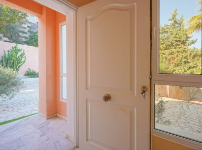 Resale - Villa -
Calpe - Oltamar