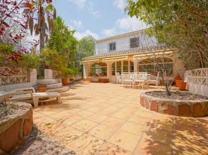 Sale - Villa -
Jávea - Tarraula