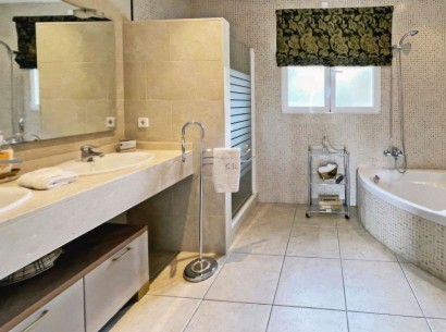 Sale - Villa -
Pedreguer - La Sella