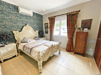 Sale - Villa -
Pedreguer - La Sella