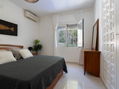 Sale - Villa -
Benissa - Montemar