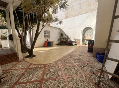 Venta - Villa -
Denia