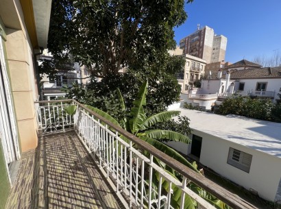 Venta - Villa -
Denia