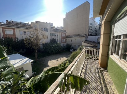 Venta - Villa -
Denia