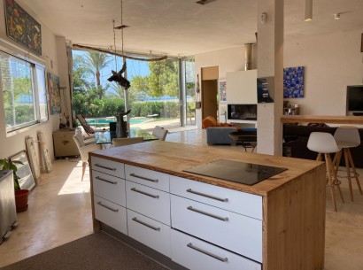 Sale - Villa -
Denia