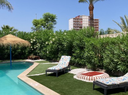 Sale - Villa -
Denia