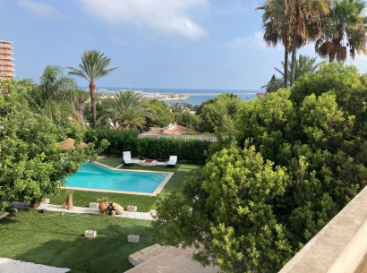 Sale - Villa -
Denia