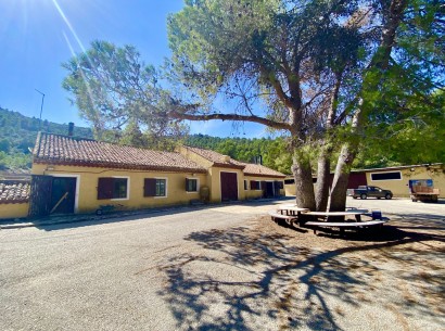 Resale - Finca / Country Property -
Ayora - Valencia