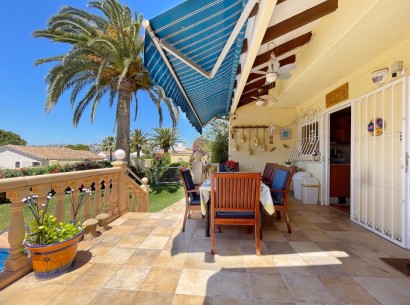 Sale - Villa -
Moraira - Pla de Mar