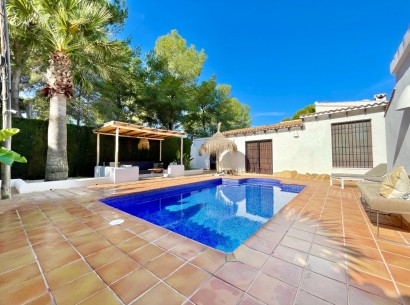 Revente - Villa -
Moraira - Benimeit